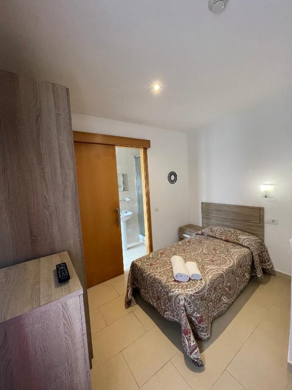 Cama o camas de una habitación en P&R hostals Codolar
