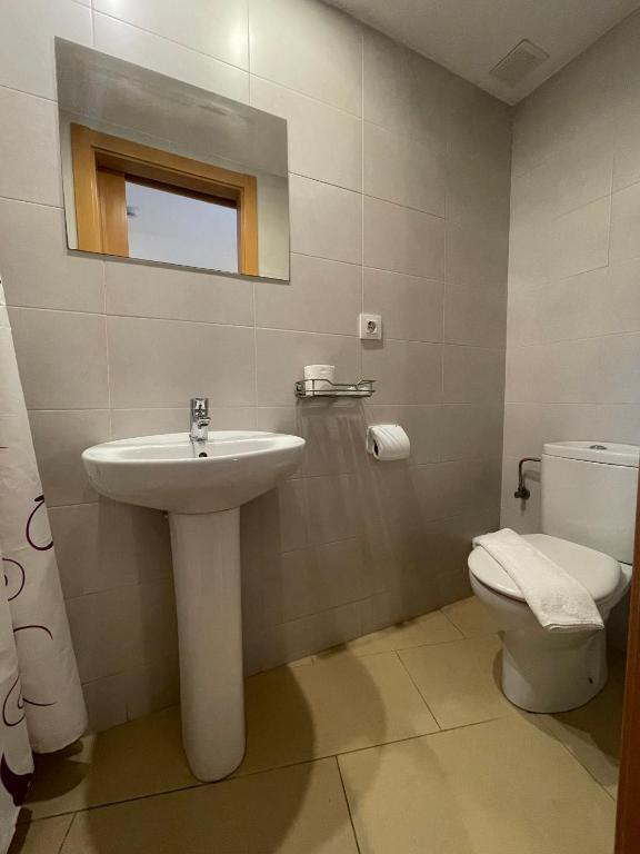 Un baño de P&R hostals Codolar