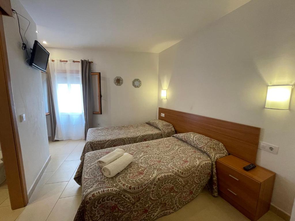Cama o camas de una habitación en P&R hostals Codolar