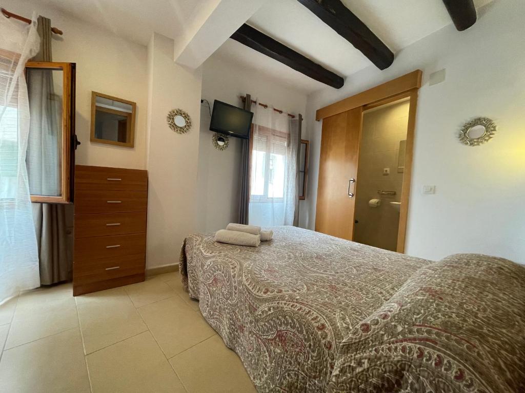 Cama o camas de una habitación en P&R hostals Codolar