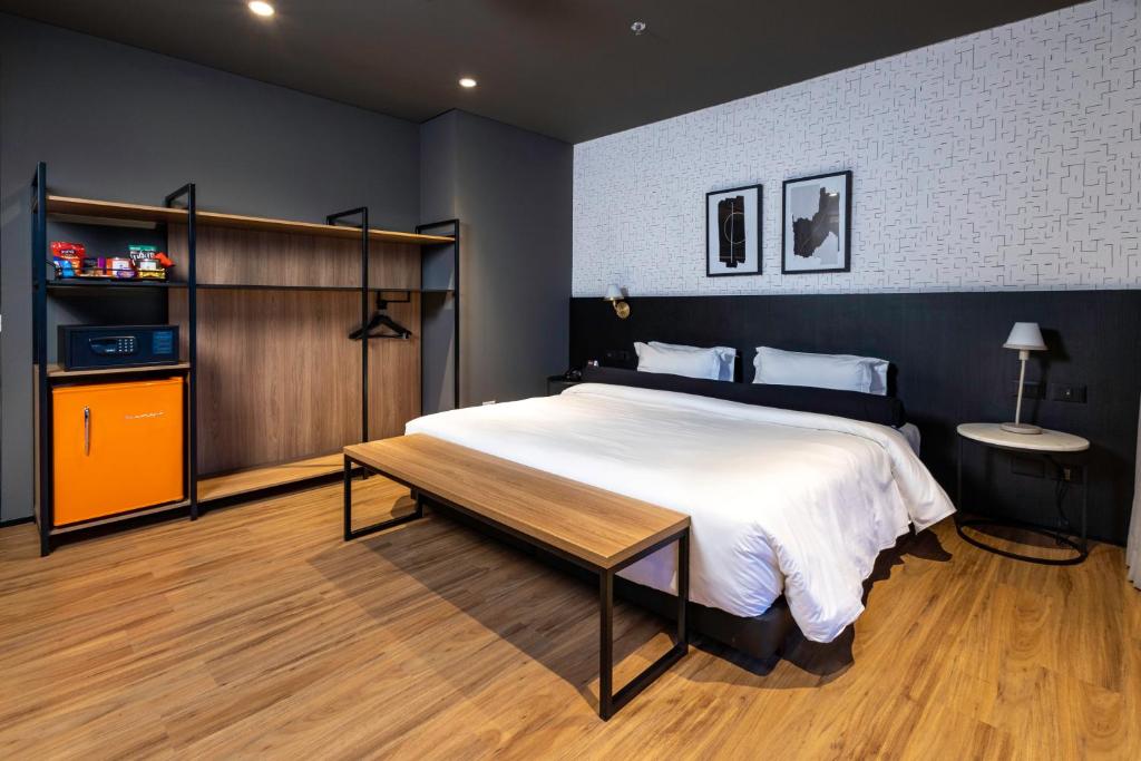 Intercity Tatuapé - Smart Cine Room - 1 King Size Bed