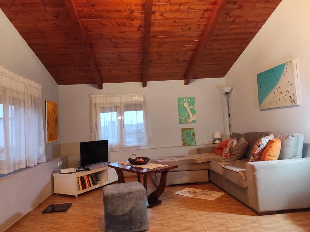 Perfect Attic - Image 9