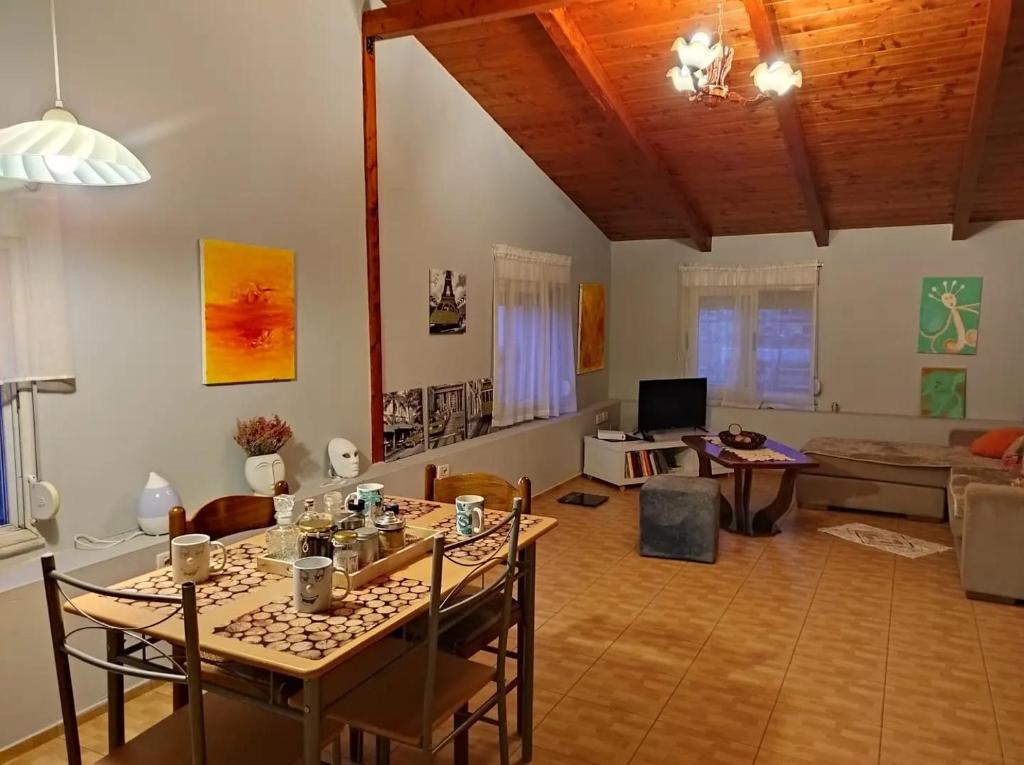 Perfect Attic - Image 5