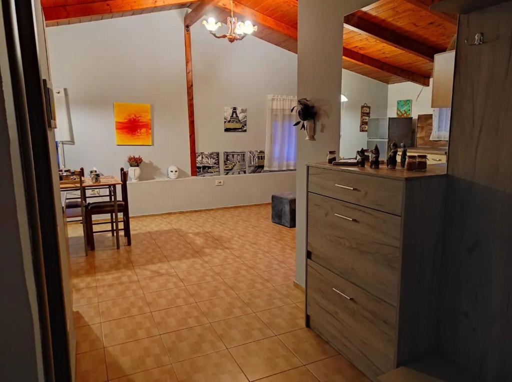 Perfect Attic - Image 8