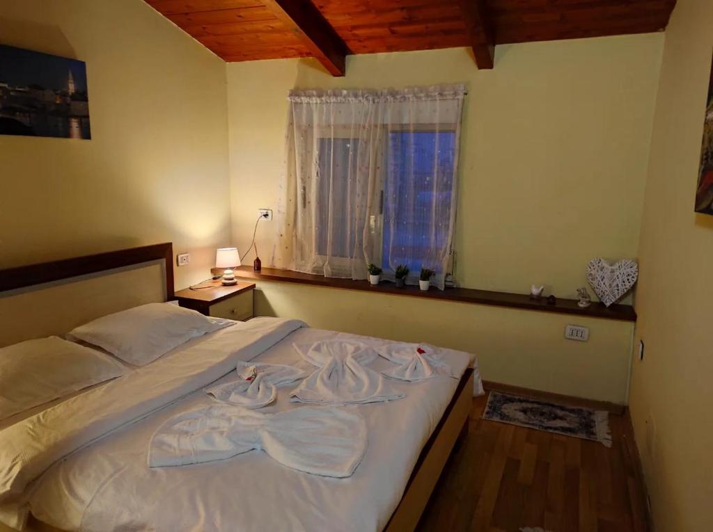 Perfect Attic - Image 2
