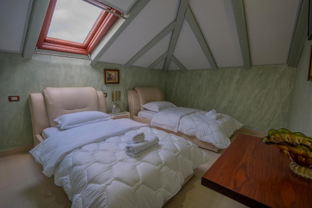 Zobo Hotel - Twin Room