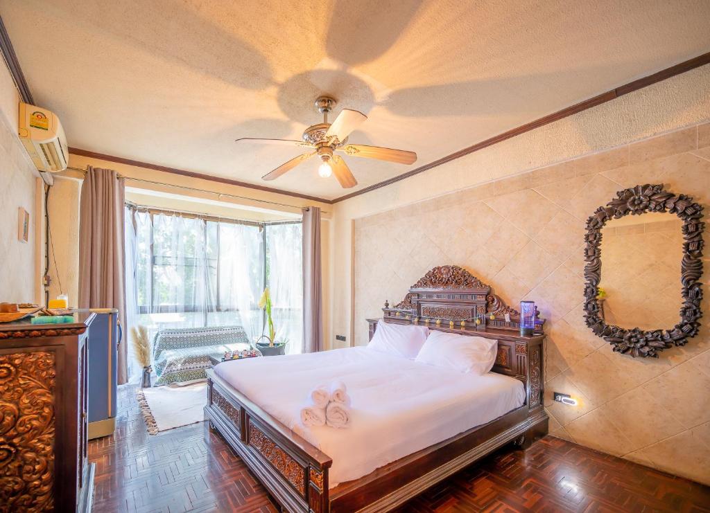 
King Room with Mountain View
