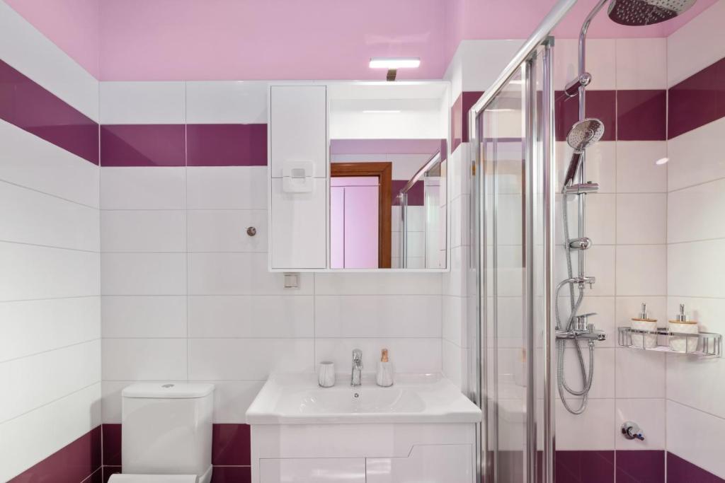 Koupelna v ubytování Poseidon Suites by CorfuEscapes