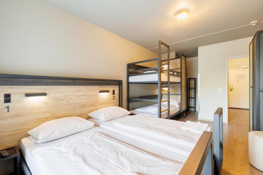 
Family Room (2 Adults + 2 Children)
