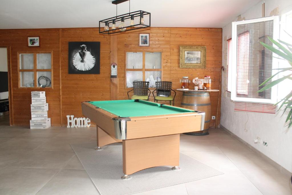 Biliár nebo kulečník v ubytování Villa Monplaisir Zen