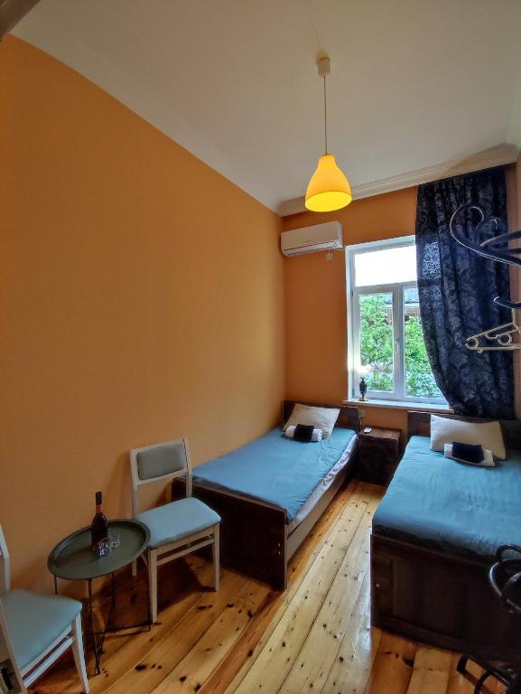 Llit o llits en una habitació de Friendly Guest House