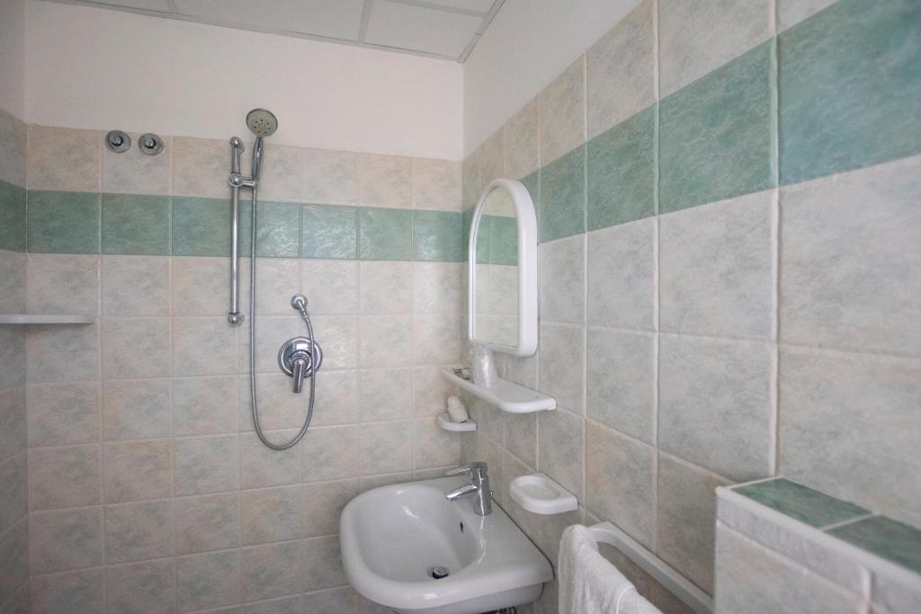 Koupelna v ubytování Hotel Maxim