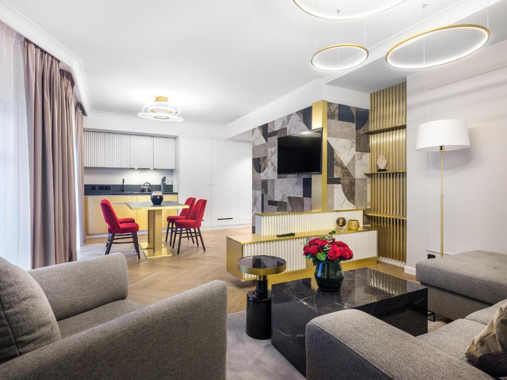 Golden Queen Deluxe Jacuzzi Apartments - Old Town - Resim 21