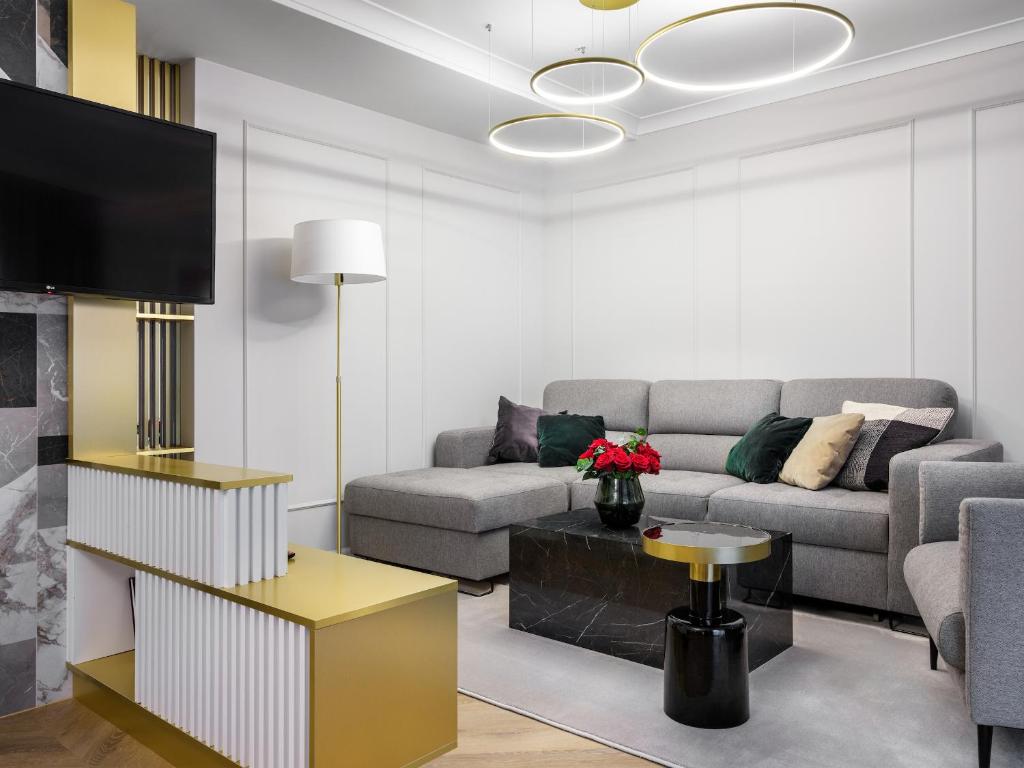 Golden Queen Deluxe Jacuzzi Apartments - Old Town - Resim 5