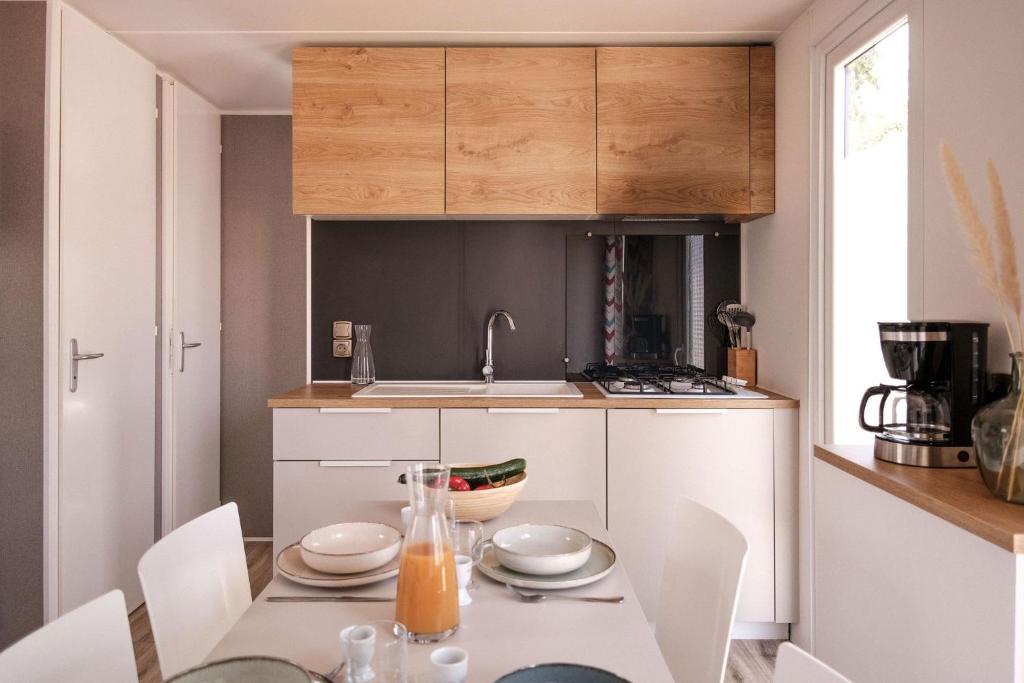 Slow Village Marennes Oléron - Three-Bedroom Comfort Classic Mobile Home