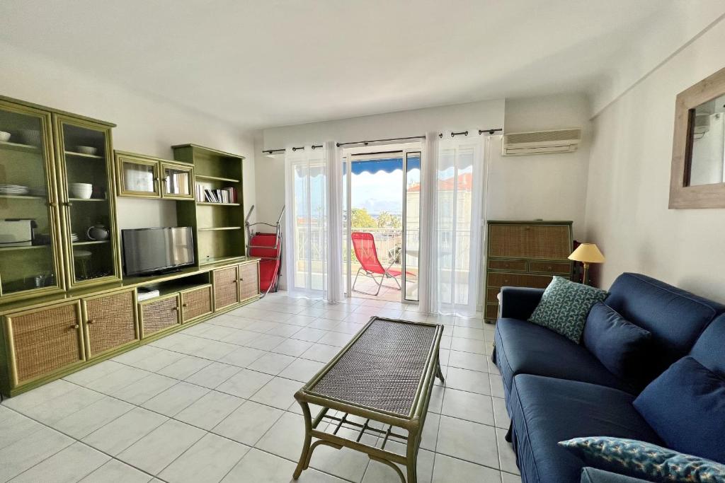 Photo de la galerie de l'établissement Bright studio with terrace and sea view, à Cannes