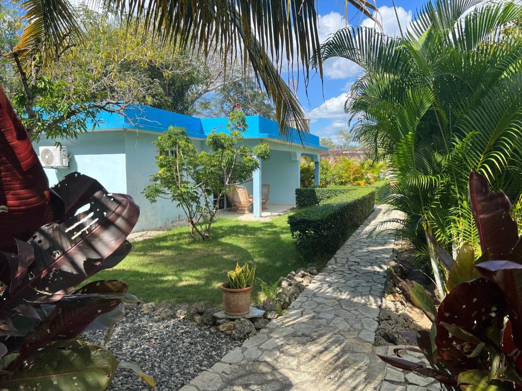 a view of a house from the garden at Sergio Romano in Boca Chica
