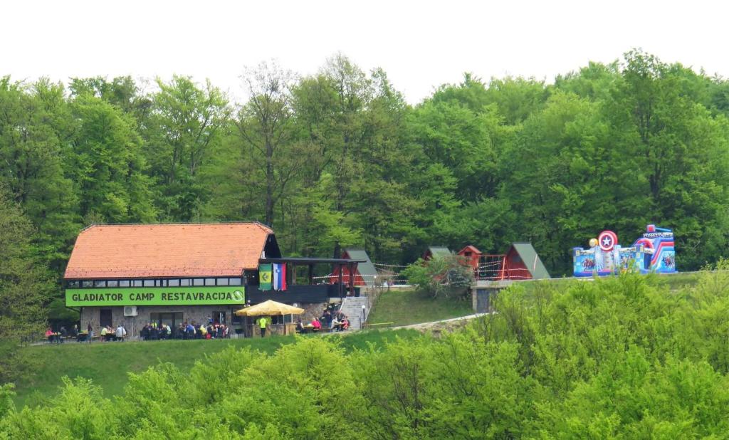 Příroda nedaleko luxury tent