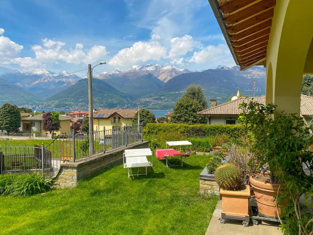 A general mountain view or a mountain view taken from the holiday home