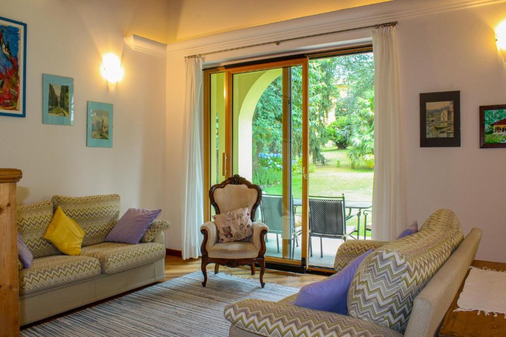 A seating area at Archi SP Arkaden-Villa