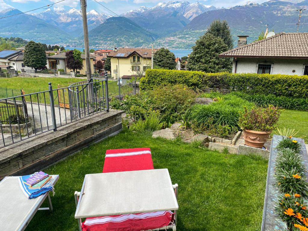 A general mountain view or a mountain view taken from the holiday home