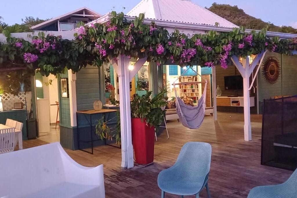 Restaurace v ubytování Villa Cocon Bleu , plage à pied !