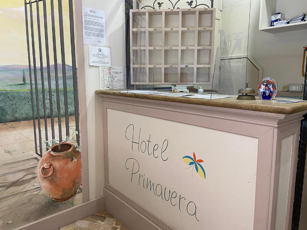 a counter in a kitchen with a window at Primavera in Levanto