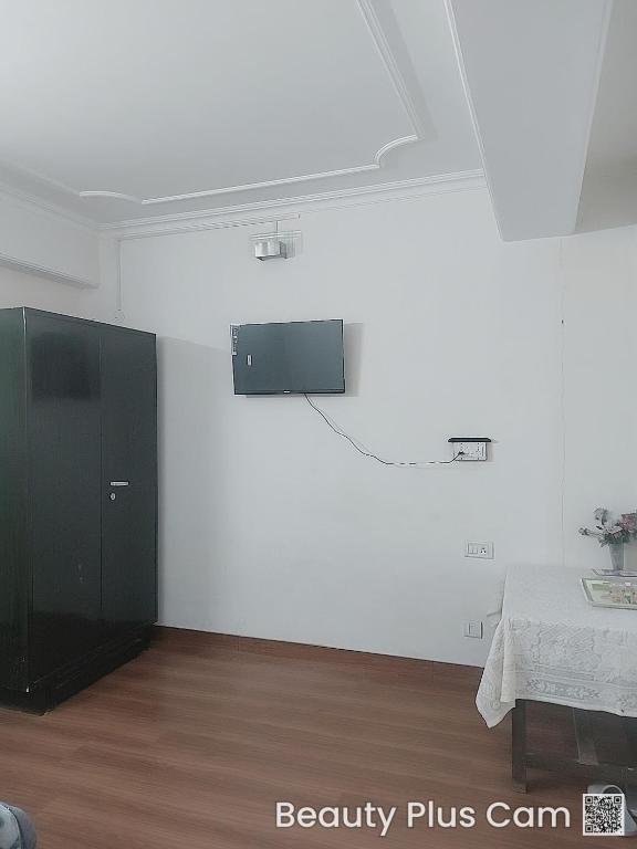 TV a/nebo společenská místnost v ubytování A1 B&B shimla