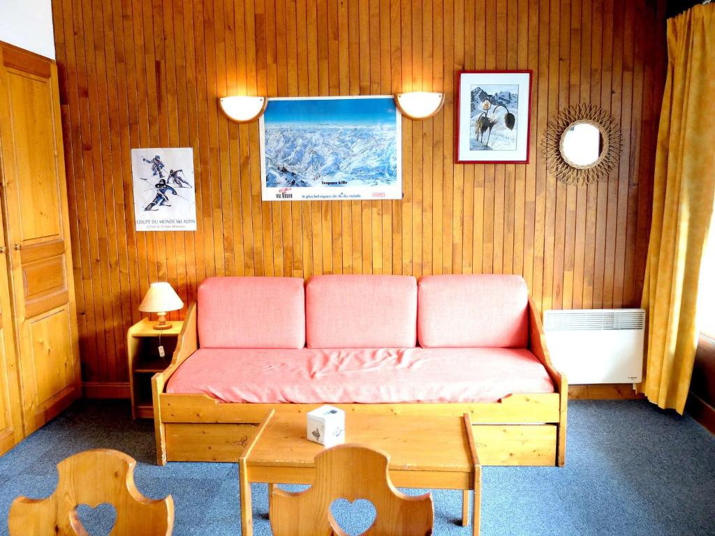 Posedenie v ubytovaní Studio lumineux avec balcon, accès direct aux pistes, animaux acceptés - FR-1-502-495