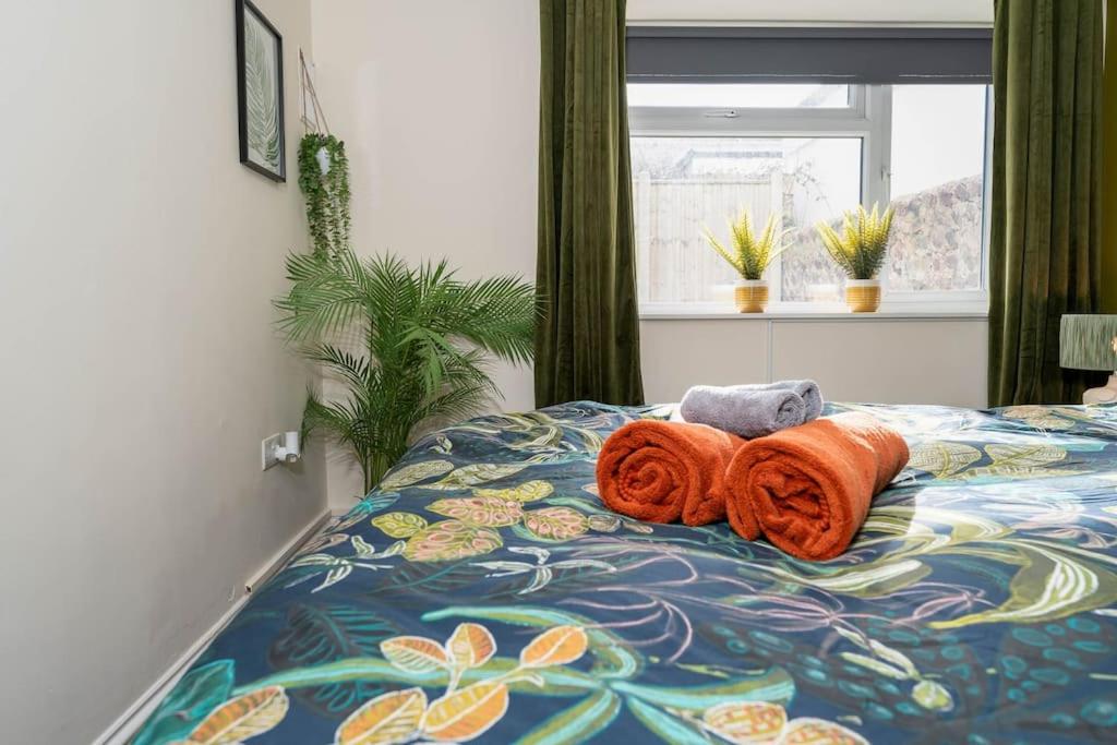 Fotografie z fotogalerie ubytování Brighton Cosy 2 Bedroom Apartment with Patio Garden v destinaci Brighton & Hove