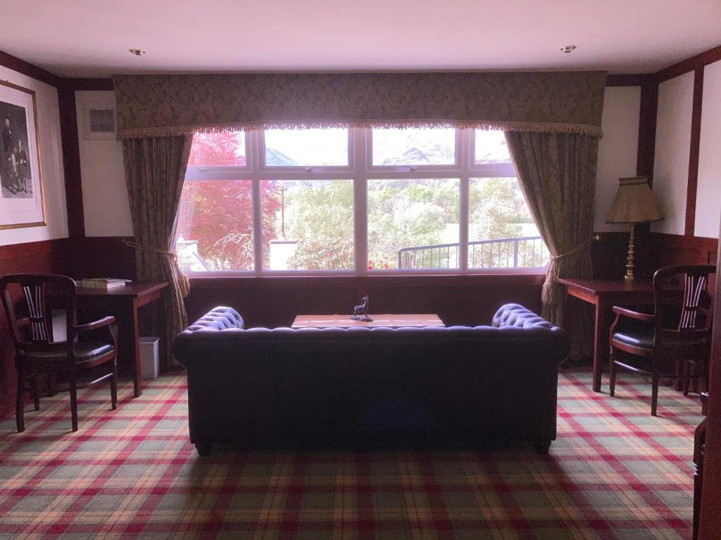 Un lugar para sentarse en Glenorchy Lodge-Rooms Only