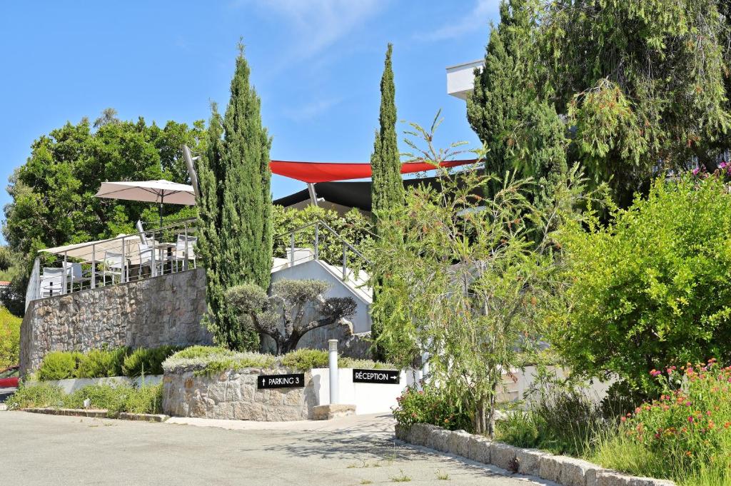 Zahrada ubytování Hotel Les Eucalyptus