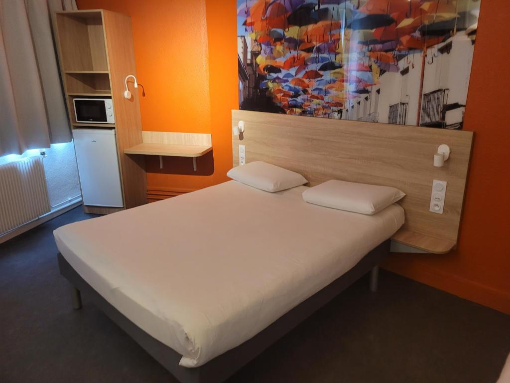 Postel nebo postele na pokoji v ubytování KYRIAD DIRECT LYON NORD - Dardilly