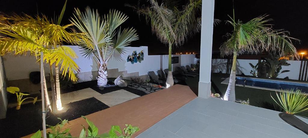 The swimming pool at or close to Villa Del Corazon Salinas Golf
