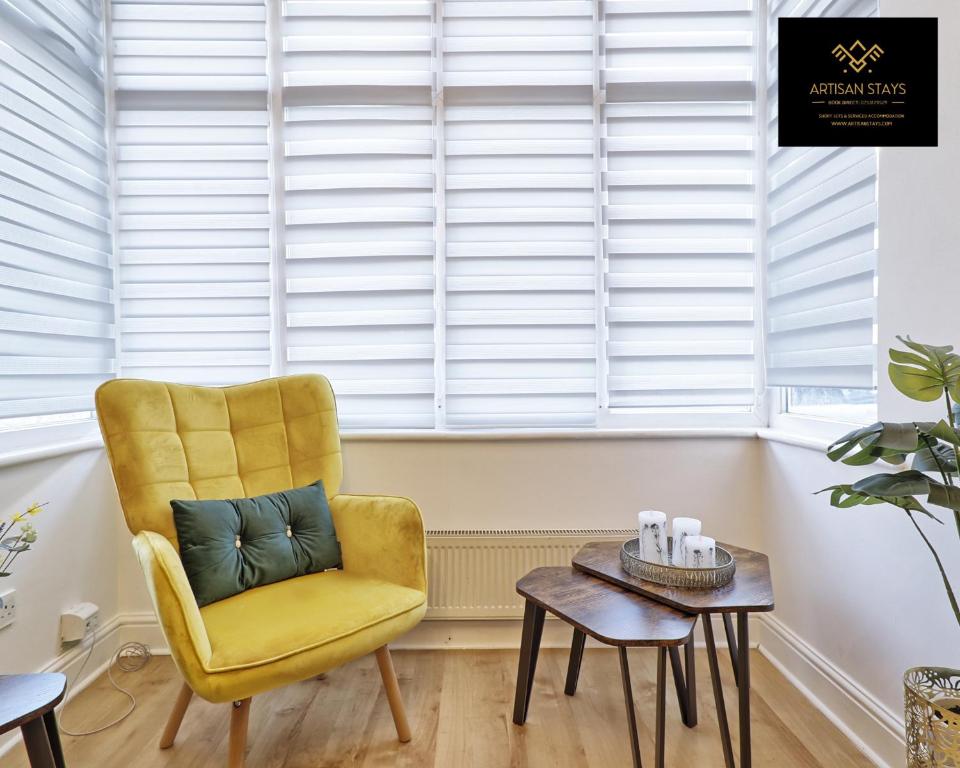 Posezení v ubytování Stunning Tropical Oasis in Southend-on-Sea By Artisan Stays I Weekly or Monthly Stay Offer I Free Parking I Sleeps 7