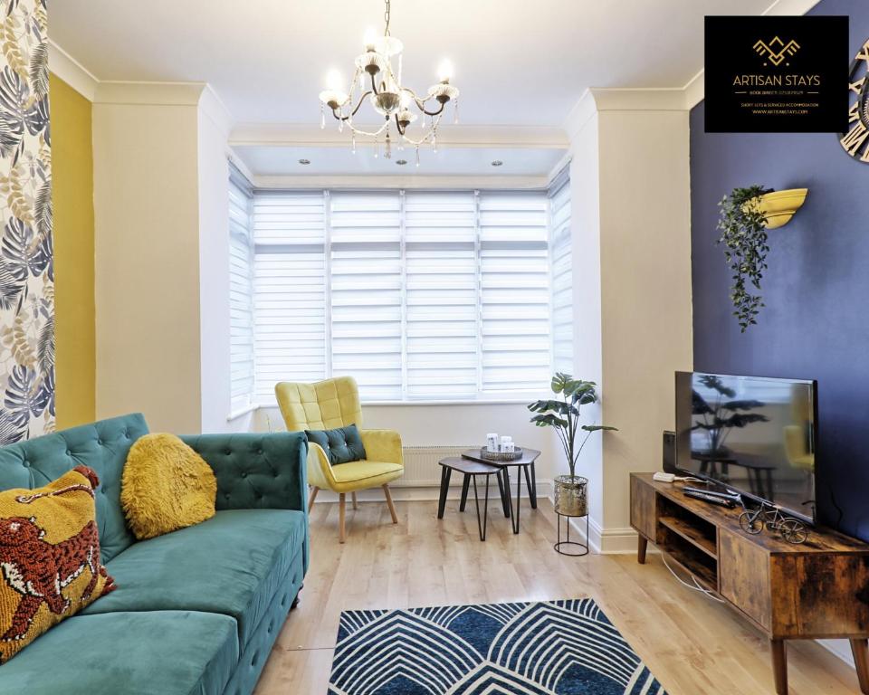 Posezení v ubytování Stunning Tropical Oasis in Southend-on-Sea By Artisan Stays I Weekly or Monthly Stay Offer I Free Parking I Sleeps 7