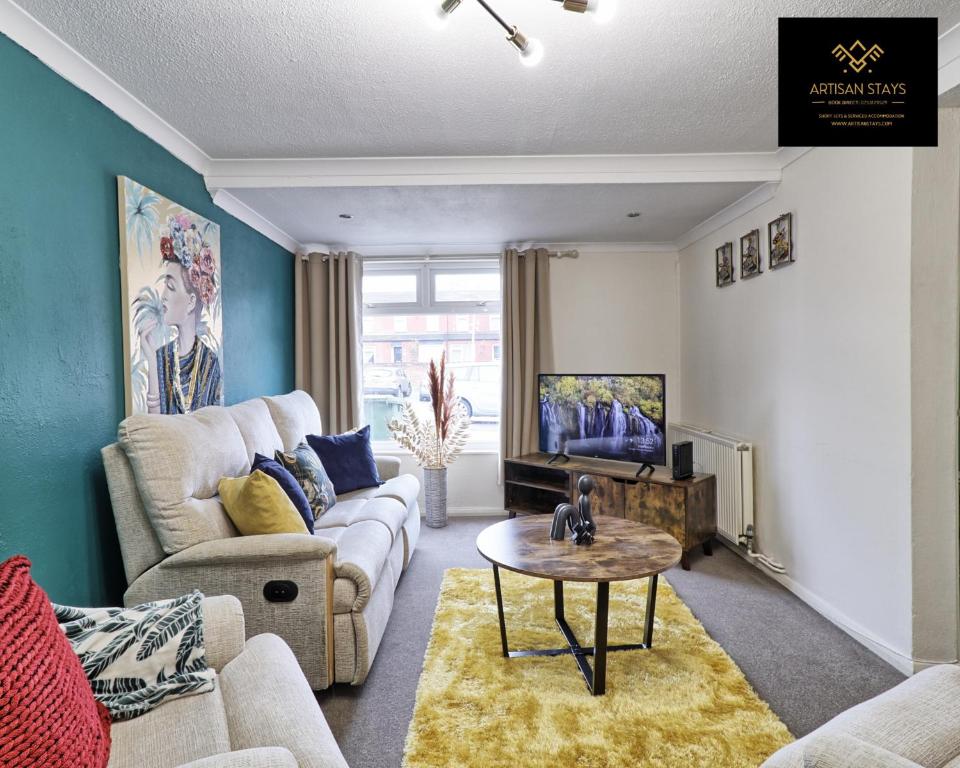 a living room with a couch and a tv at The Gem of Basildon By Artisan Stays I Free Parking I Long-stay Offer I Relocation or Business in Basildon