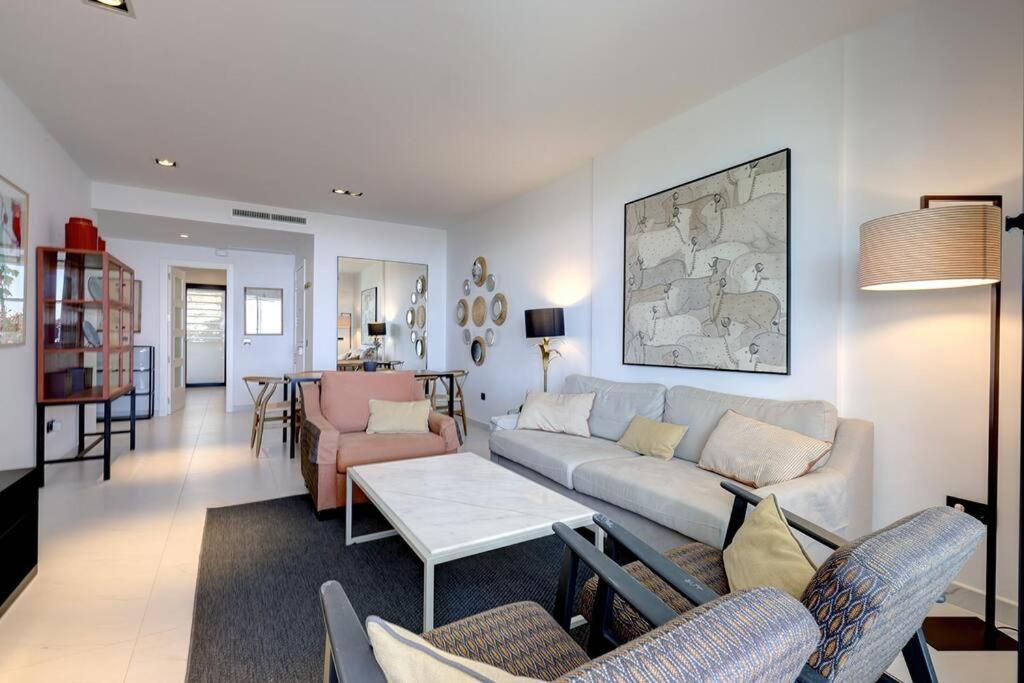 Posedenie v ubytovaní Ground floor 4 Bedroom Apartment @ Estepona Hills!