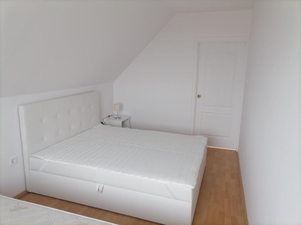 Postel nebo postele na pokoji v ubytování Mesgye Villa