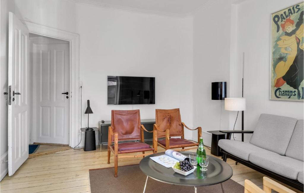 TV a/nebo společenská místnost v ubytování Nice Apartment In København Ø With Wifi