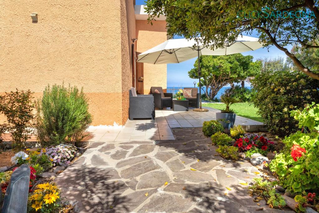 Ogród w obiekcie Villa seashore of the Marina of Sorso, 3 rooms, veranda on the sea, garden