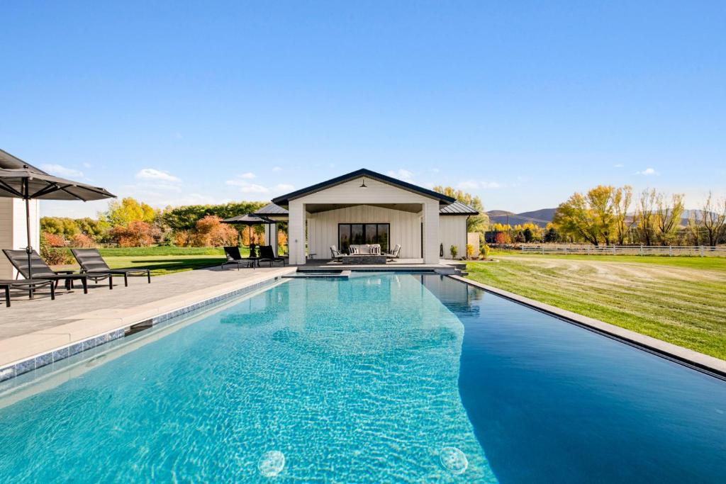 Piscina en o cerca de Studio Pool House by Xquisite Rentals