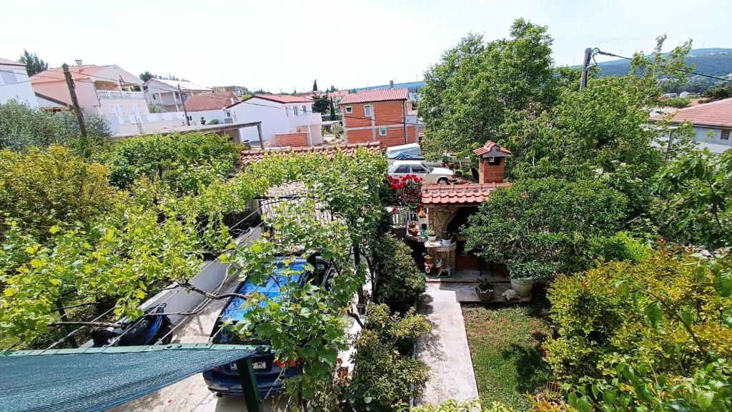 Vonkajšia záhrada v ubytovaní Apartman Mihaela