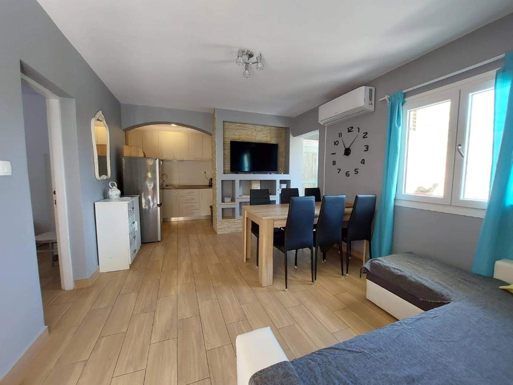 Tina's holiday house - Herenhuis Met Twee Slaapkamers