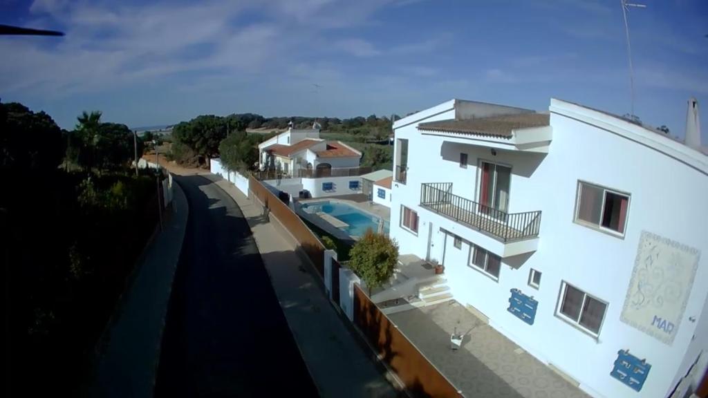 arial view of a white house with a swimming pool at Hospedaria do Almargem in Quarteira