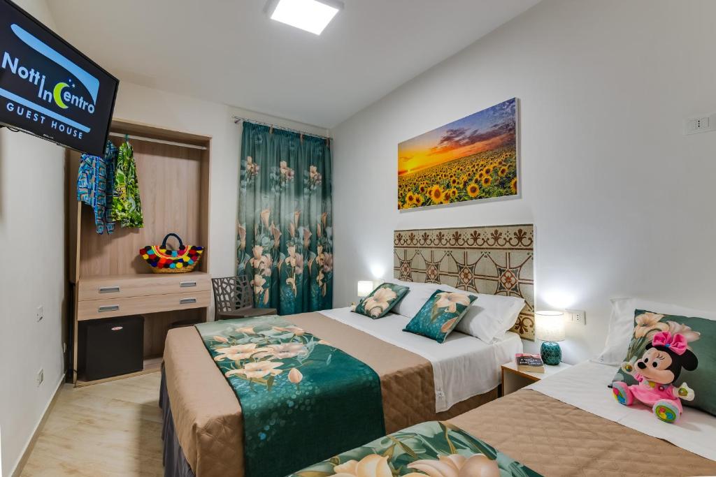 Postel nebo postele na pokoji v ubytování NottInCentro -Guest House-