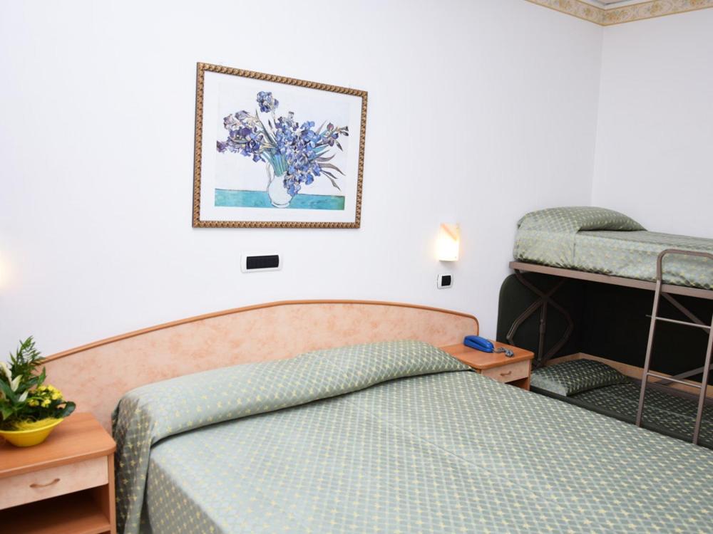 Hotel Joli - Quadruple Room With Balcony