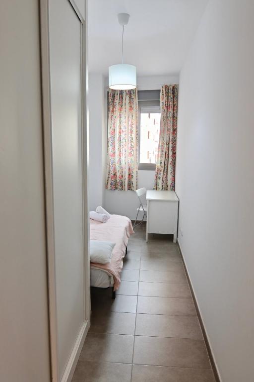Postel nebo postele na pokoji v ubytování Apartamento San Leonardo Playa (Free Parking)