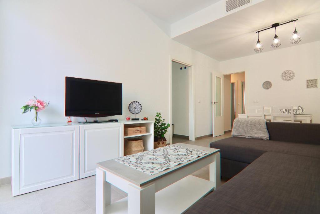 TV a/nebo společenská místnost v ubytování Apartamento San Leonardo Playa (Free Parking)