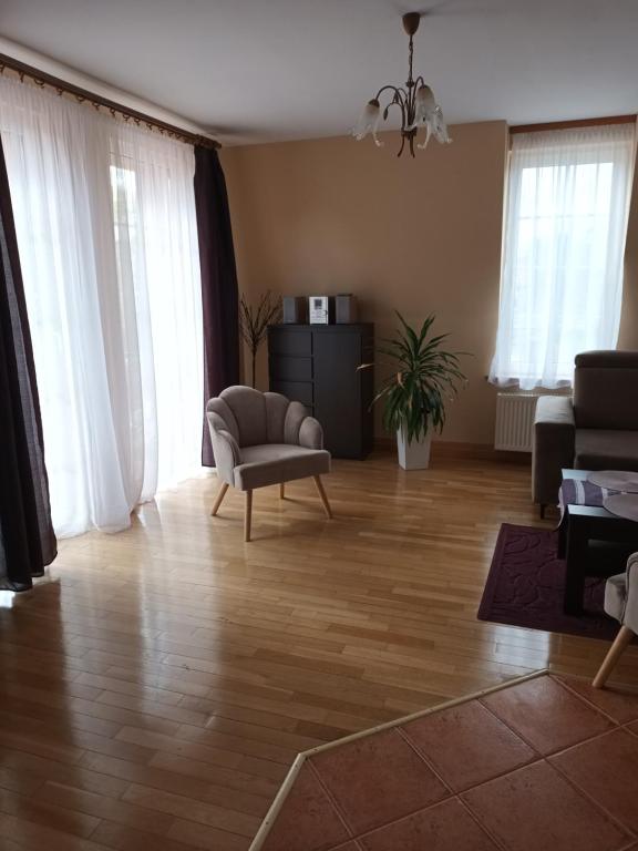 Posedenie v ubytovaní Apartament Mikołajki